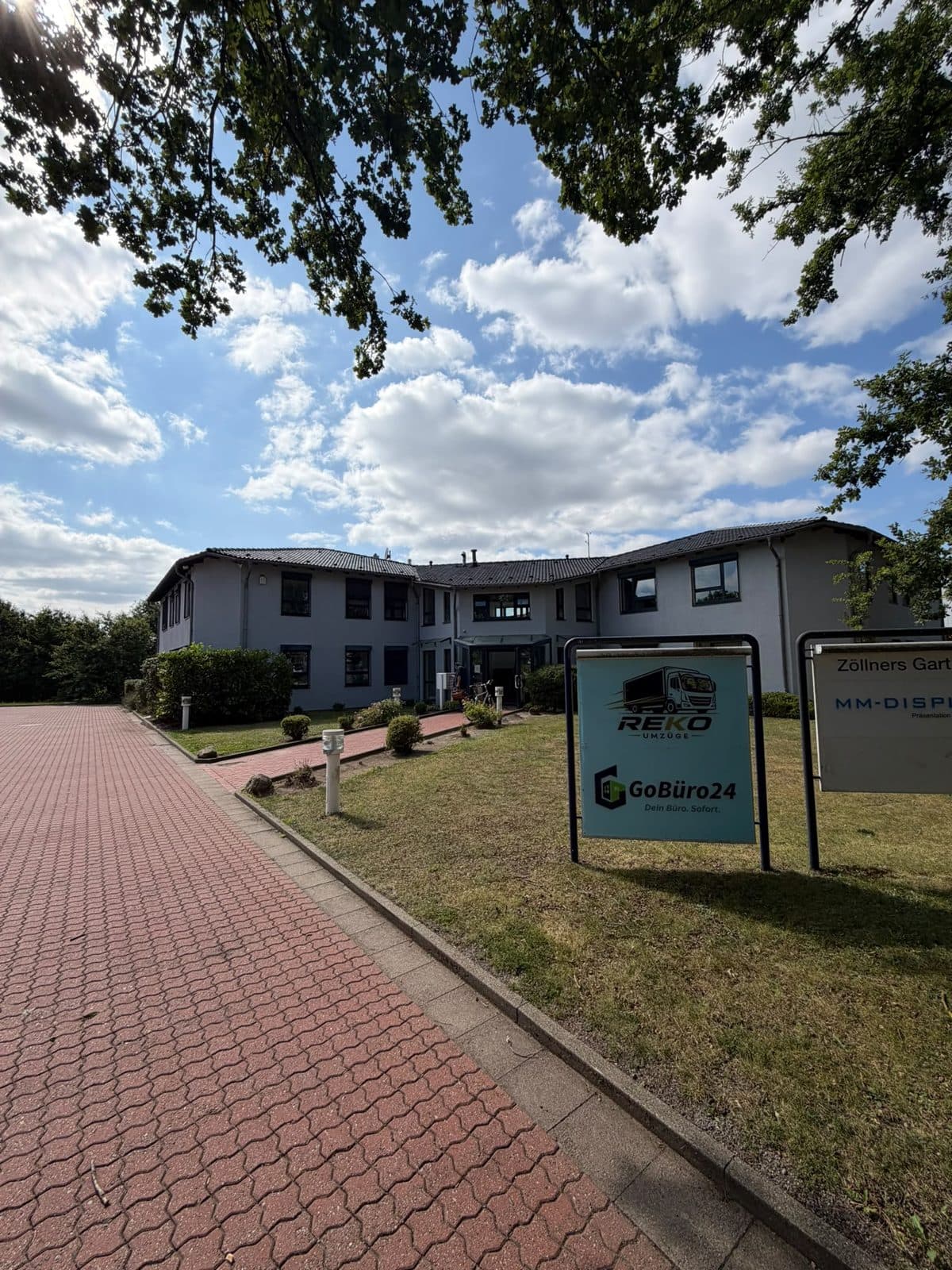 Außenansicht des Bürogebäudes in der Wedemark